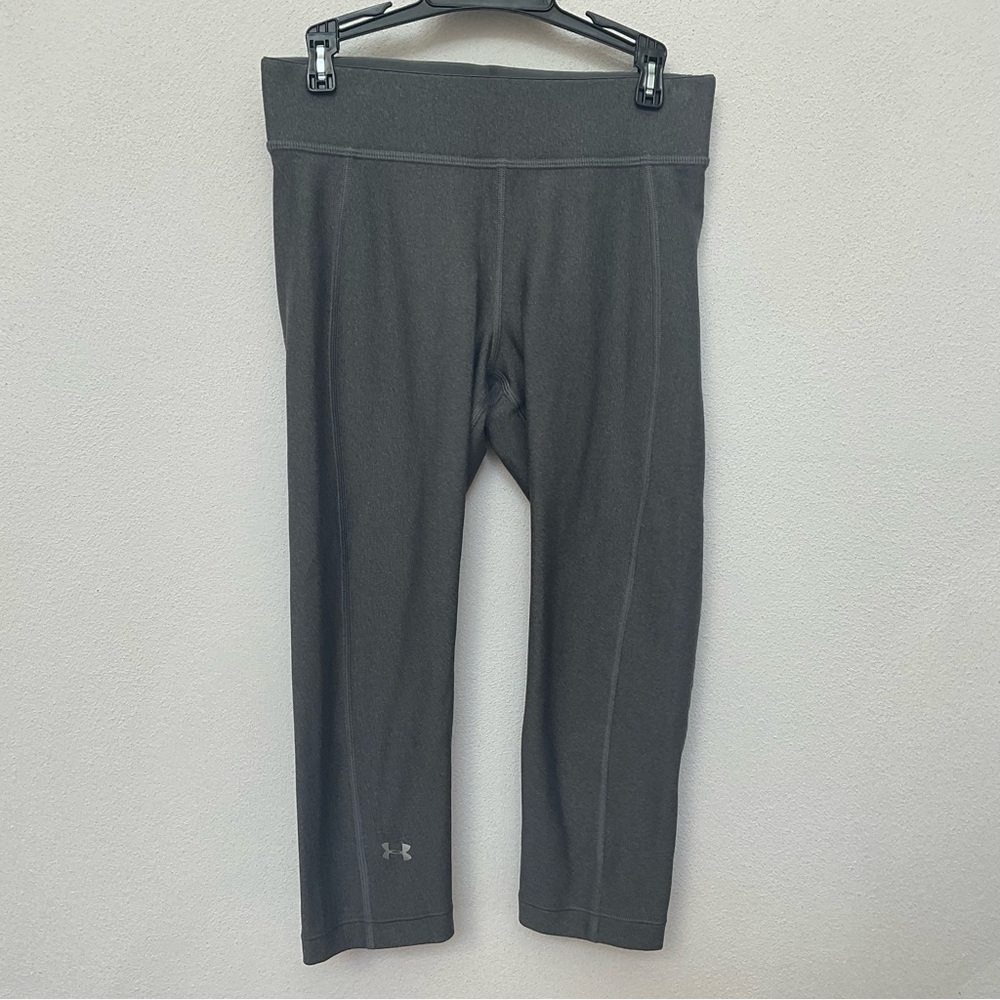 NWOT Under Armour Light Grey Compression Cropped Leggings Size Small Workout Gym
